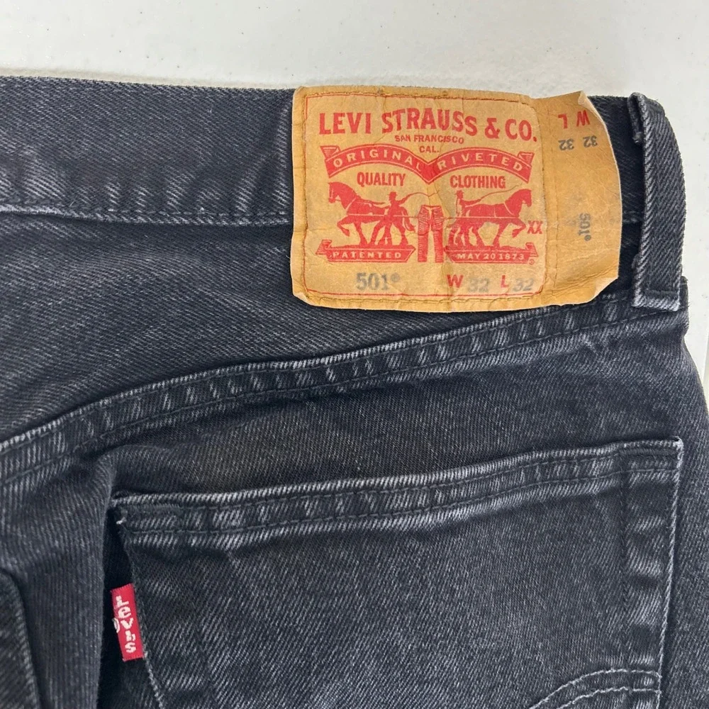 Levi's 501 Original Jeans Mens 32x32 Black Button Fly Straight Leg Denim